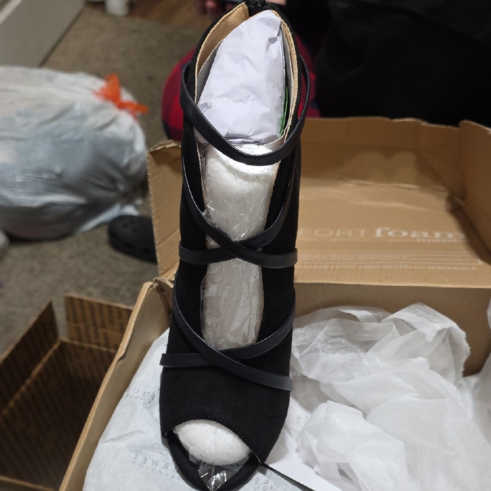 Chic Black Strappy Heels